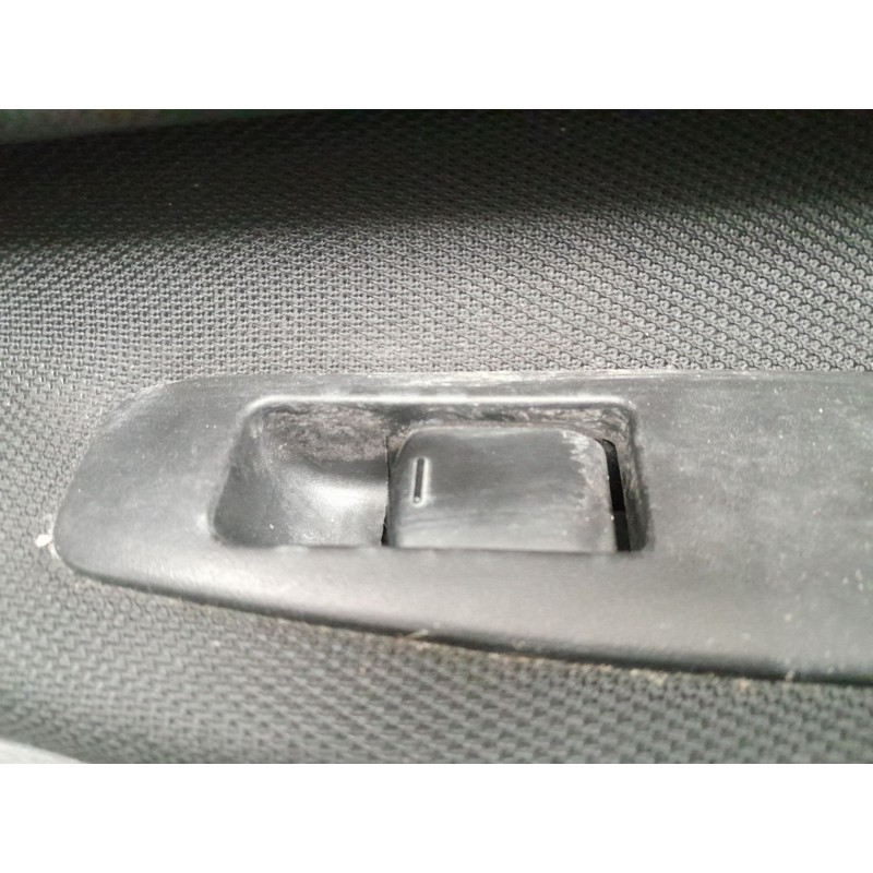 Recambio de mando elevalunas trasero derecho para nissan qashqai qashqai j10 referencia OEM IAM   