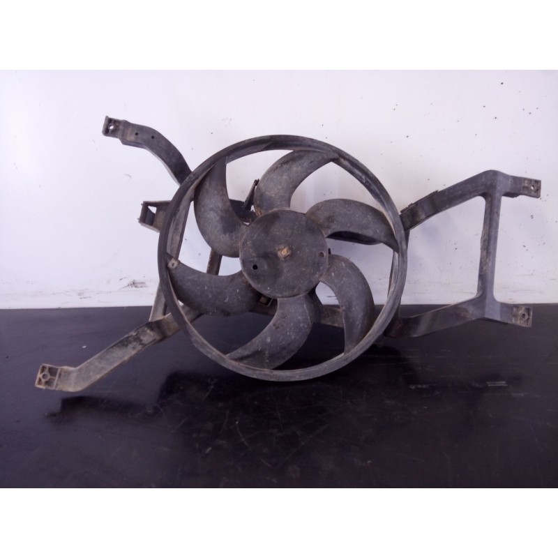Recambio de electroventilador para dacia sandero laureate referencia OEM IAM 8200779073A  