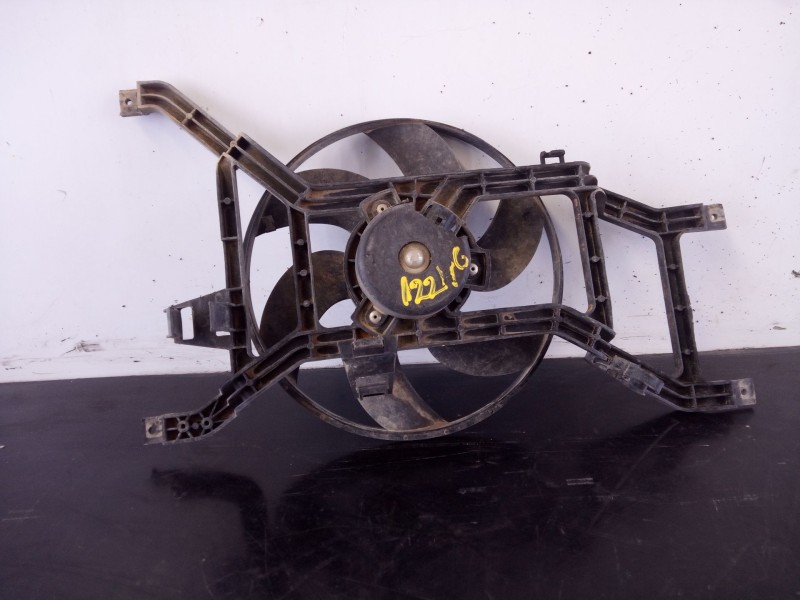 Recambio de electroventilador para dacia sandero laureate referencia OEM IAM 8200779073A  