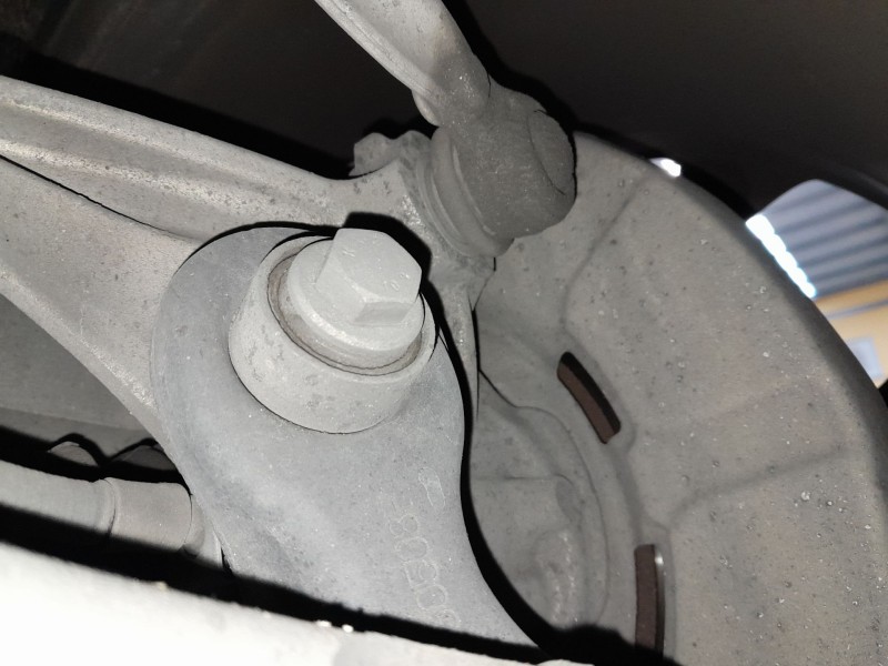 Recambio de mangueta trasera izquierda para bmw x5 x5 e70 xdrive 30d referencia OEM IAM   