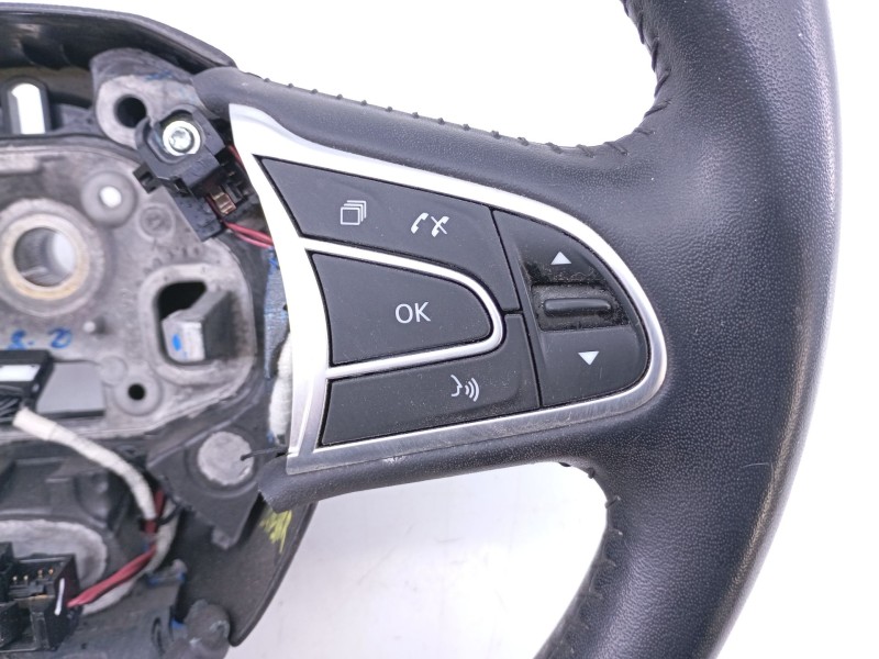 Recambio de volante para renault kadjar zen referencia OEM IAM 484005825R  