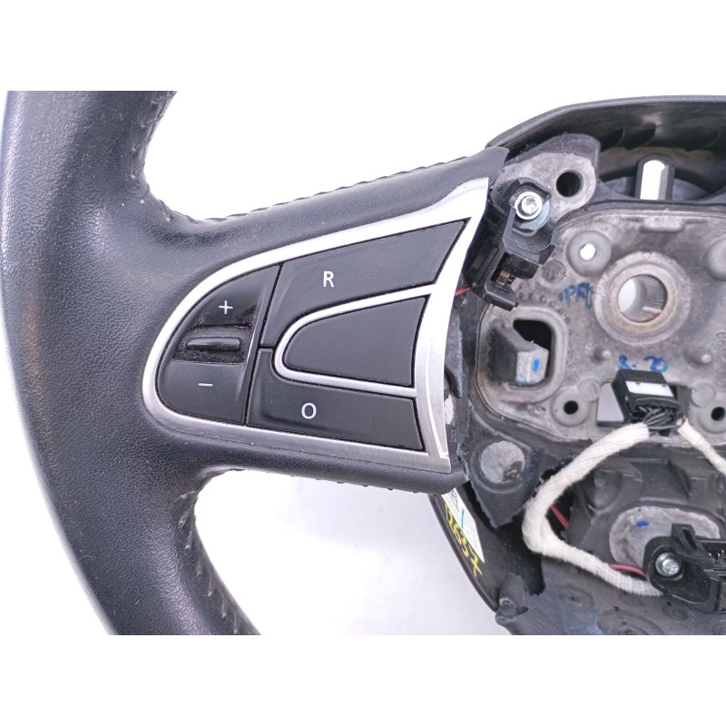 Recambio de volante para renault kadjar zen referencia OEM IAM 484005825R  