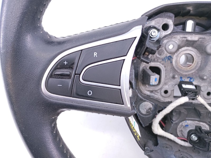 Recambio de volante para renault kadjar zen referencia OEM IAM 484005825R  