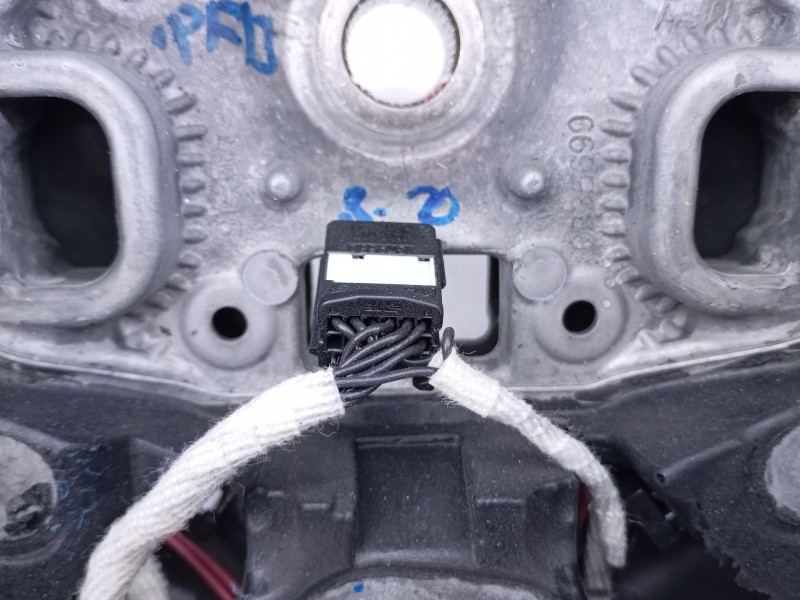 Recambio de volante para renault kadjar zen referencia OEM IAM 484005825R  