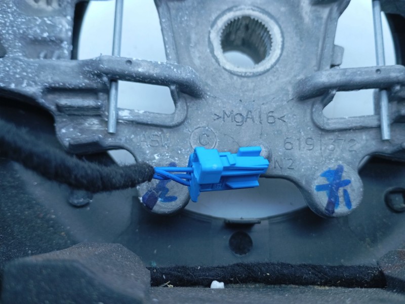 Recambio de volante para peugeot 208 active referencia OEM IAM   