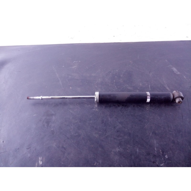 Recambio de amortiguador trasero derecho para toyota auris active referencia OEM IAM 4853002A00 APAKYB8340 P1-B4-8