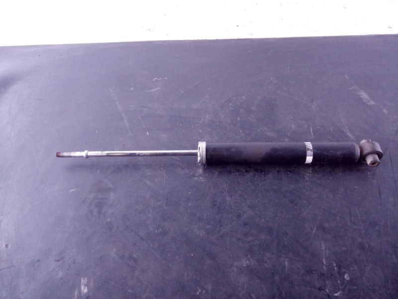 Recambio de amortiguador trasero derecho para toyota auris active referencia OEM IAM 4853002A00 APAKYB8340 P1-B4-8