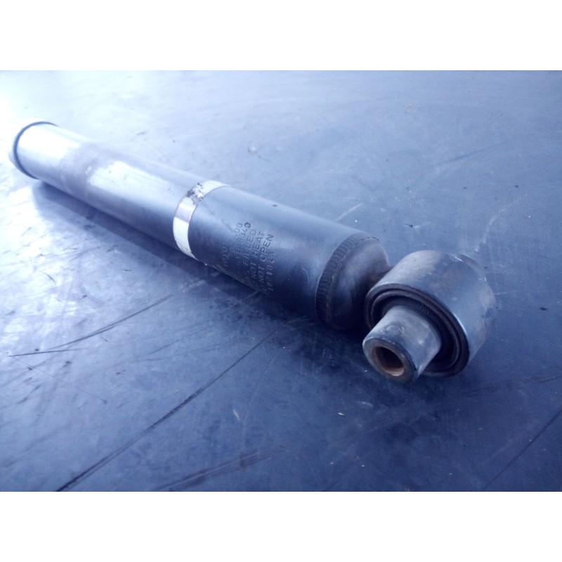 Recambio de amortiguador trasero derecho para toyota auris active referencia OEM IAM 4853002A00 APAKYB8340 P1-B4-8