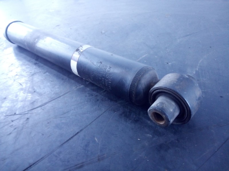 Recambio de amortiguador trasero derecho para toyota auris active referencia OEM IAM 4853002A00 APAKYB8340 P1-B4-8