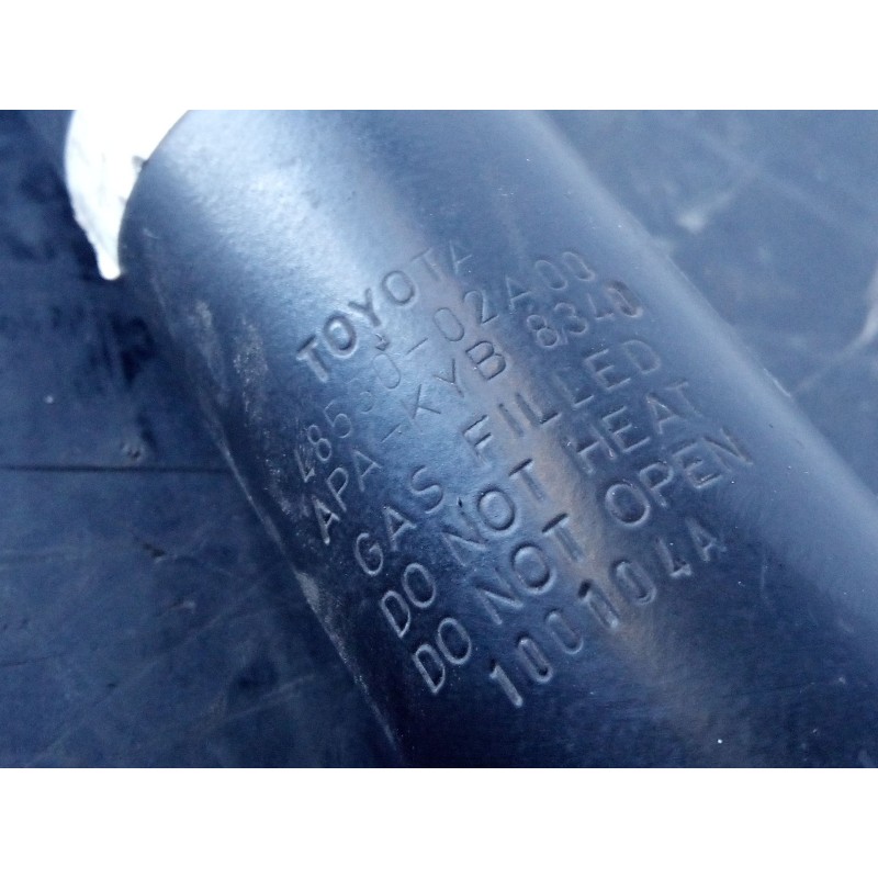 Recambio de amortiguador trasero derecho para toyota auris active referencia OEM IAM 4853002A00 APAKYB8340 P1-B4-8
