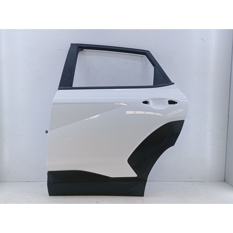 Recambio de puerta trasera izquierda para hyundai kona 2 1.0 tgdi referencia OEM IAM   