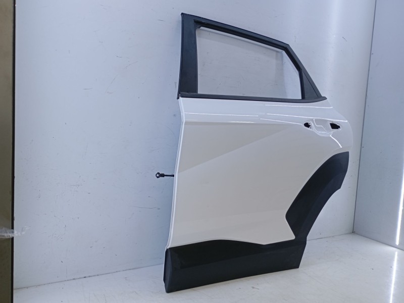 Recambio de puerta trasera izquierda para hyundai kona 2 1.0 tgdi referencia OEM IAM   