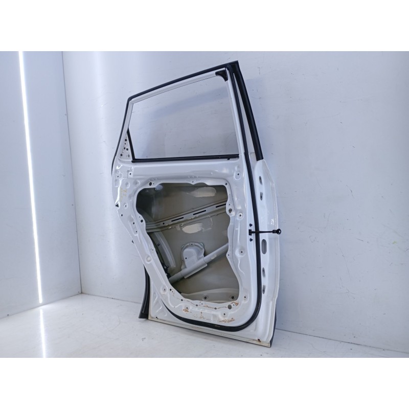 Recambio de puerta trasera izquierda para hyundai kona 2 1.0 tgdi referencia OEM IAM   