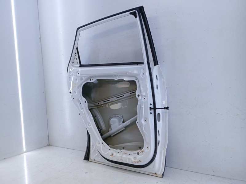 Recambio de puerta trasera izquierda para hyundai kona 2 1.0 tgdi referencia OEM IAM   