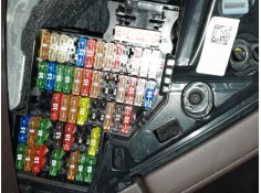 CAJA RELES / FUSIBLES 