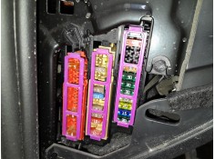 CAJA RELES / FUSIBLES 