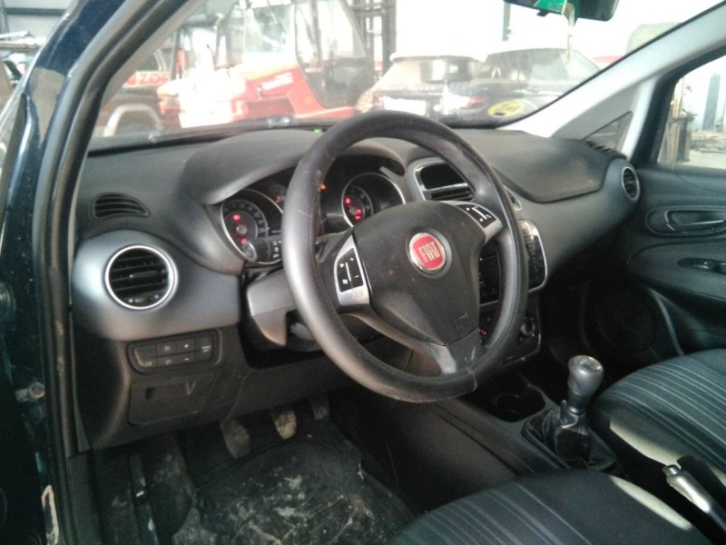 fiat punto berlina (188) del año 2011