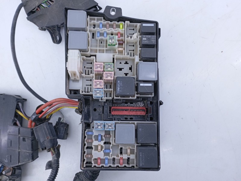 Recambio de caja reles / fusibles para ford transit connect combi 220 l1 trend referencia OEM IAM AV6T14A067AD  