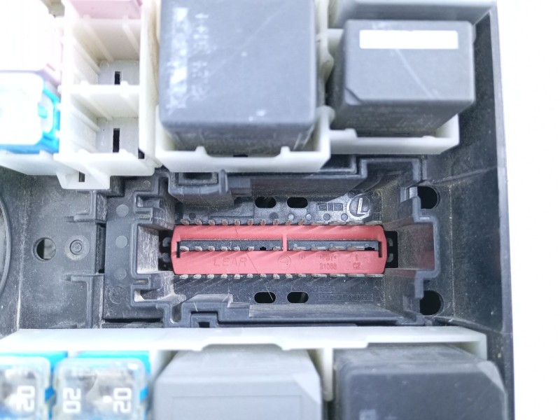 Recambio de caja reles / fusibles para ford transit connect combi 220 l1 trend referencia OEM IAM AV6T14A067AD  