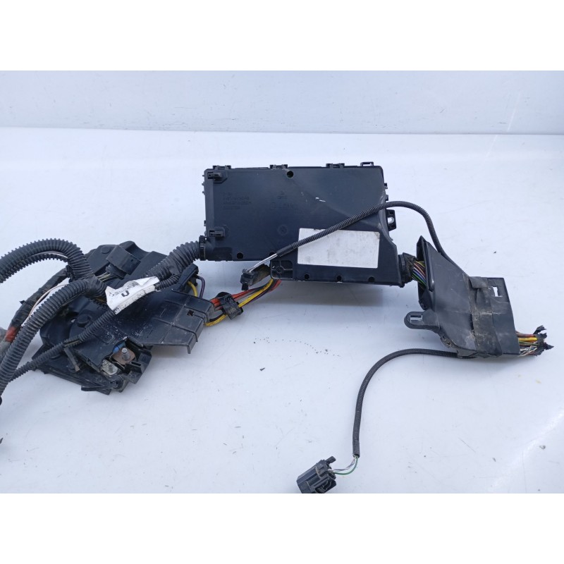 Recambio de caja reles / fusibles para ford transit connect combi 220 l1 trend referencia OEM IAM AV6T14A067AD  