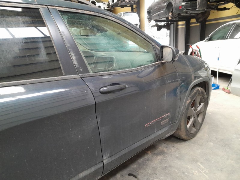 Recambio de puerta delantera derecha para jeep cherokee (kl) 2.2 crd 4x4 referencia OEM IAM   