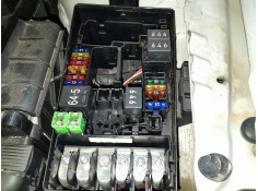 CAJA RELES / FUSIBLES 