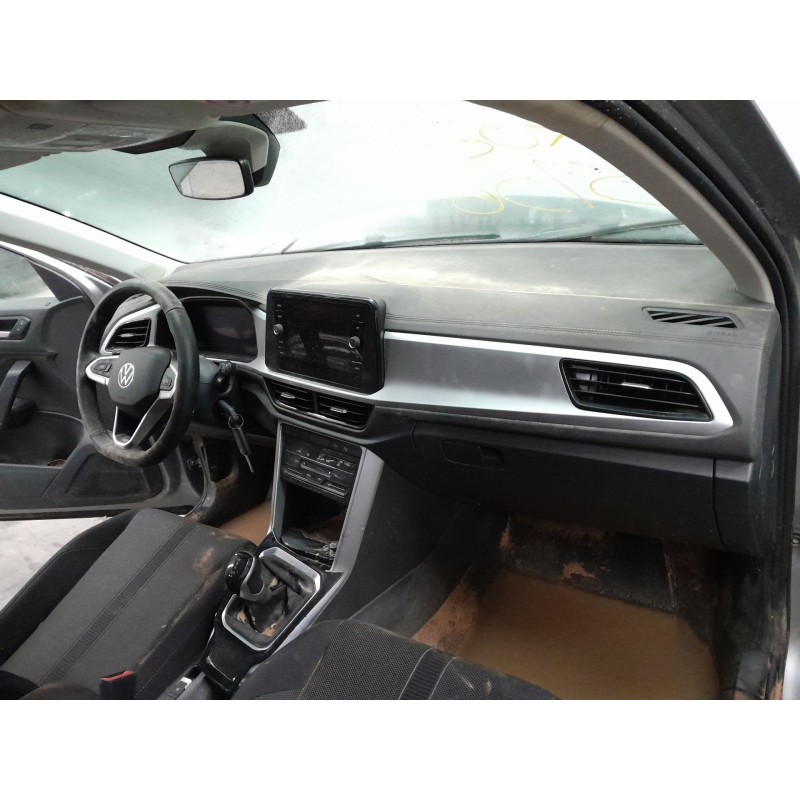 volkswagen t-roc (a11, d11) del año 2023