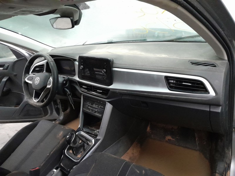 volkswagen t-roc (a11, d11) del año 2023