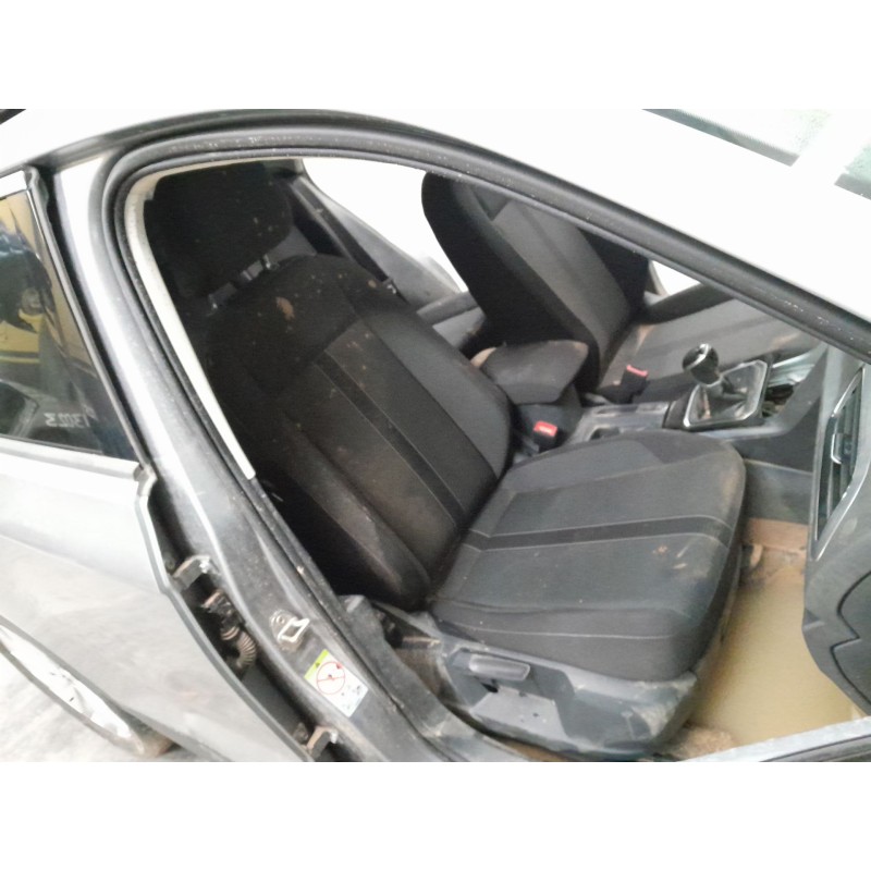 volkswagen t-roc (a11, d11) del año 2023