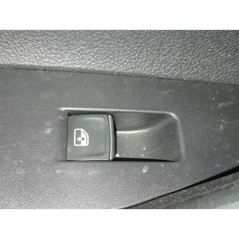 Recambio de mando elevalunas trasero izquierdo para volkswagen taigo (cs1) 1.0 tsi referencia OEM IAM   