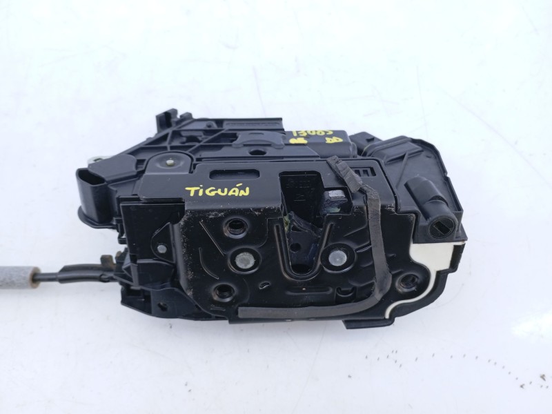 Recambio de cerradura puerta delantera derecha para volkswagen tiguan trend referencia OEM IAM 5N1837016F  