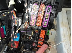 CAJA RELES / FUSIBLES 