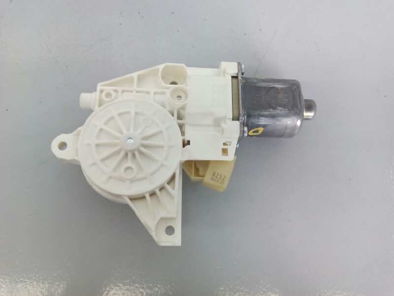 Recambio de motor elevalunas trasero derecho para mercedes-benz clase c (w204) berlina c 200 cdi (204.007) referencia OEM IAM A2