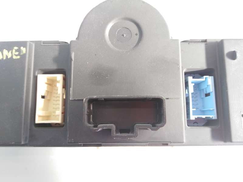 Recambio de mando climatizador para renault megane ii berlina 3p referencia OEM IAM 8200413906  E2-A1-28-5
