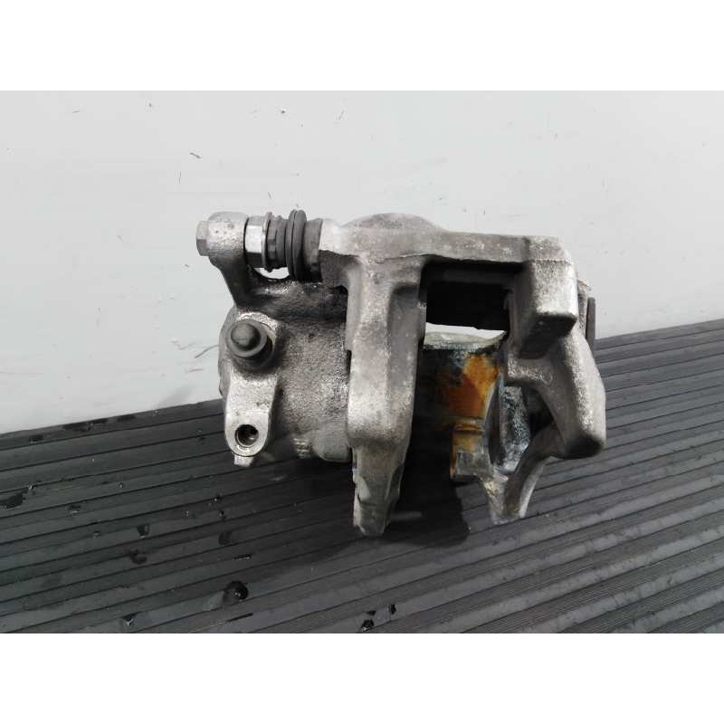 Recambio de pinza freno delantera derecha para mercedes-benz clase gla (w156) gla 200 cdi (156.908) referencia OEM IAM A24640  P