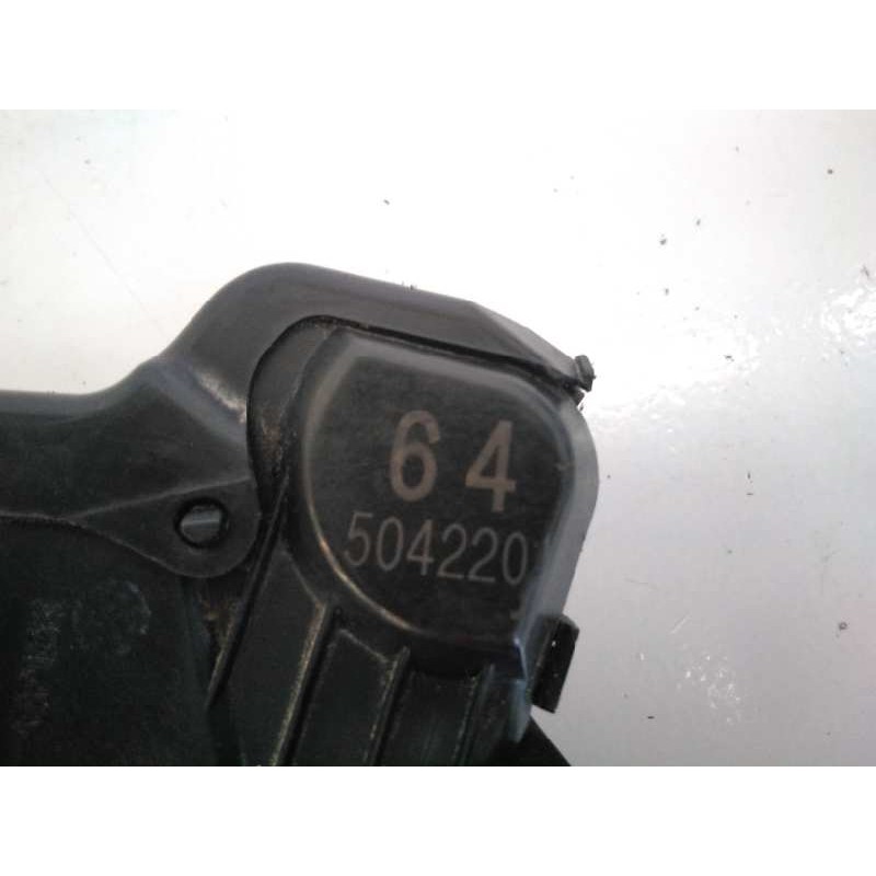 Recambio de cerradura puerta delantera derecha para toyota land cruiser (j15) referencia OEM IAM 64504220  E2-B4-30-2