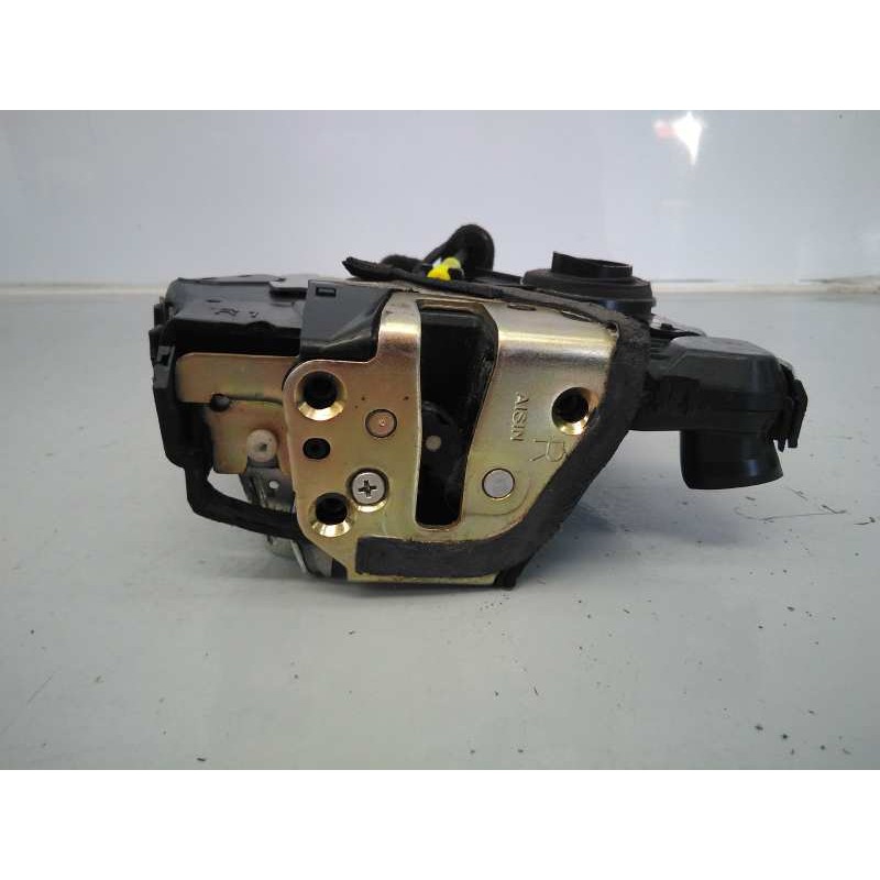 Recambio de cerradura puerta delantera derecha para toyota land cruiser (j15) referencia OEM IAM 64504220  E2-B4-30-2