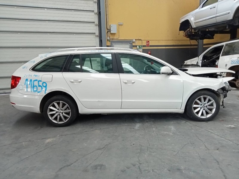 skoda superb combi (3t5) del año 2013