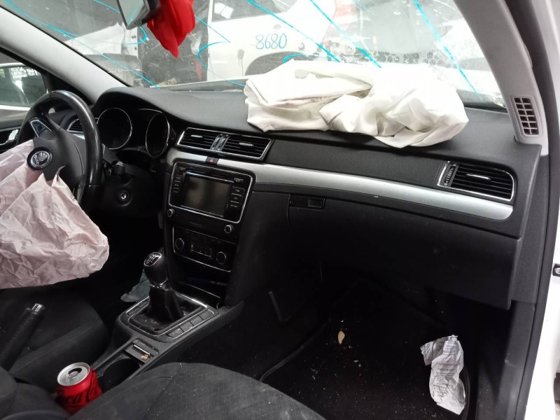 skoda superb combi (3t5) del año 2013