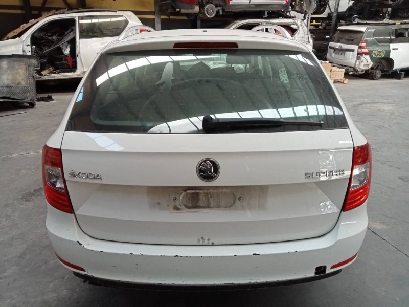 skoda superb combi (3t5) del año 2013