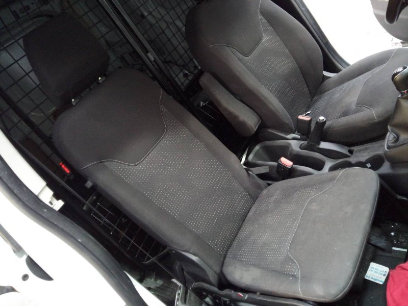 ford transit courier del año 2018