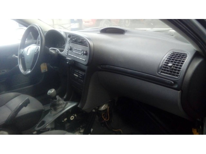 saab 9-3 berlina del año 2004