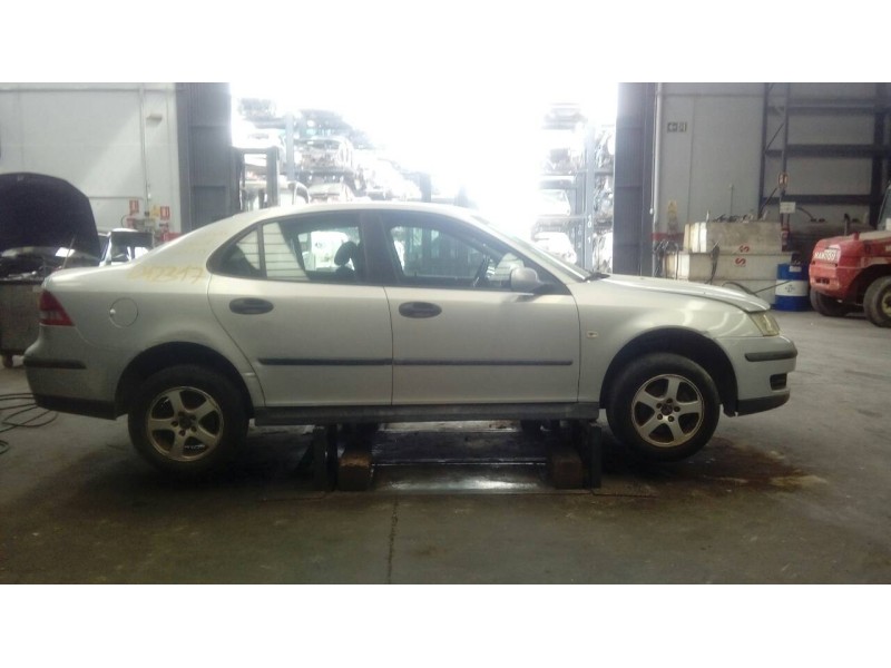 saab 9-3 berlina del año 2004