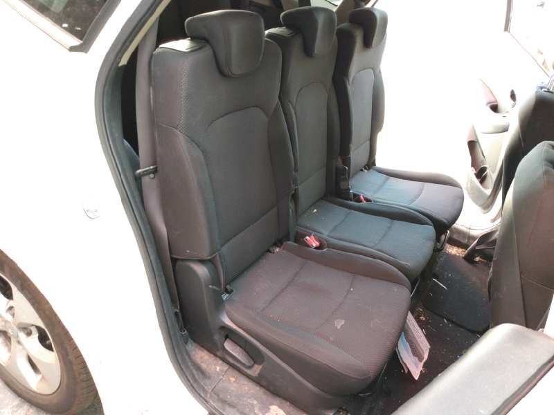 kia carens ( ) del año 2015