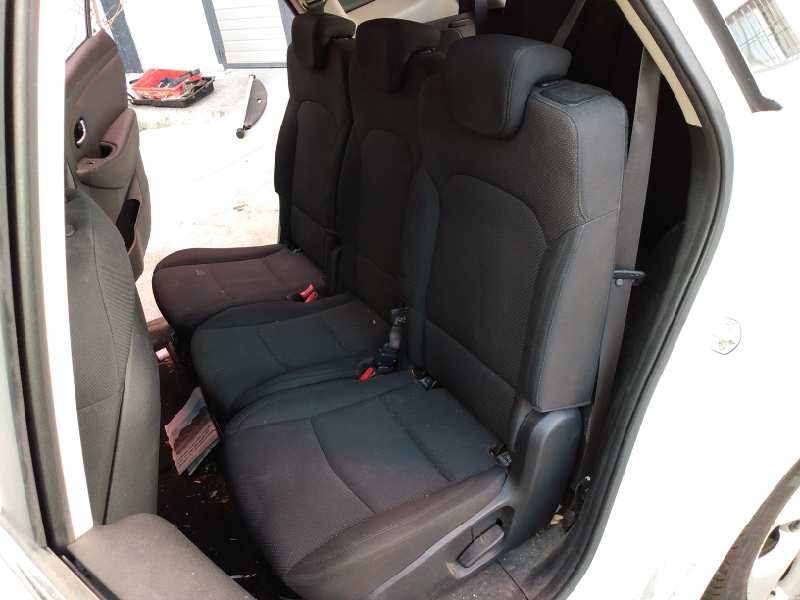 kia carens ( ) del año 2015