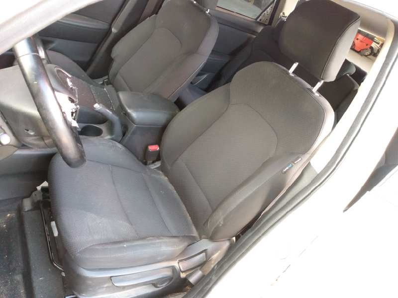 kia carens ( ) del año 2015