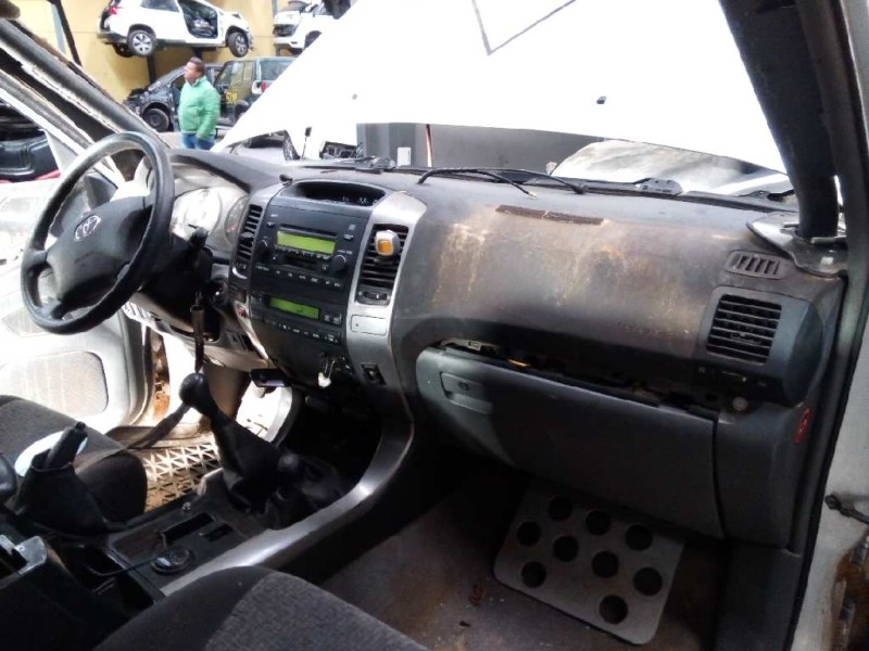 toyota land cruiser (j12) del año 2004