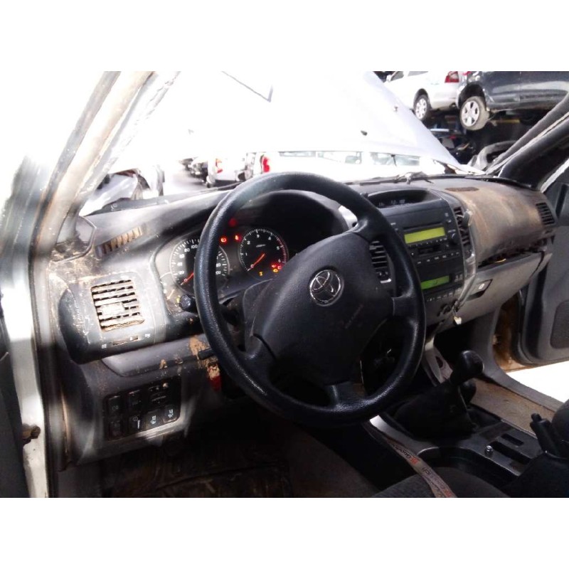 toyota land cruiser (j12) del año 2004