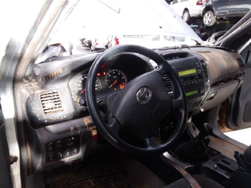toyota land cruiser (j12) del año 2004