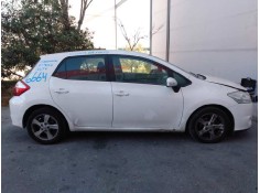 toyota auris del año 2013